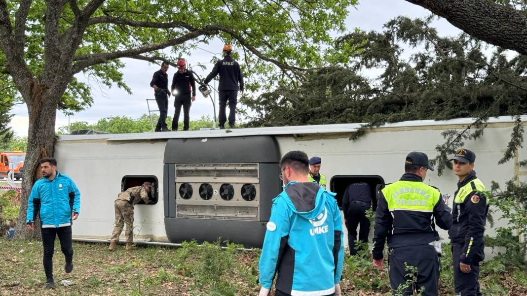 Kırklareli'nde yolcu otobüsü devrildi: 11 yaralı 6